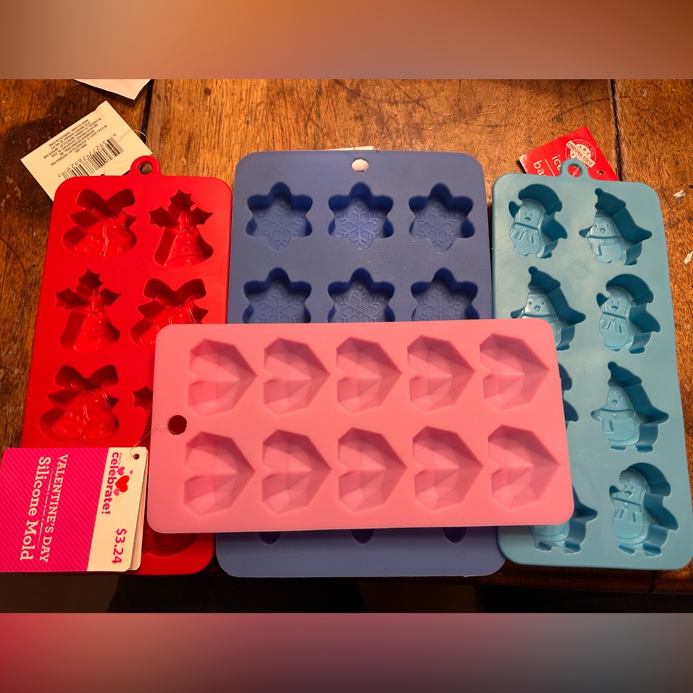 NWT. 4 silicone candy molds